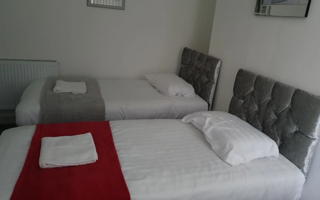 Deluxe 6 bed Suite in Liverpool City Center