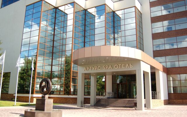 Артурс Village & SPA Hotel вид на фасад