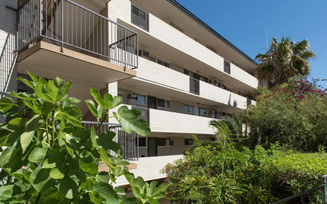 Studio 101 - First floor Fremantle studio apartment