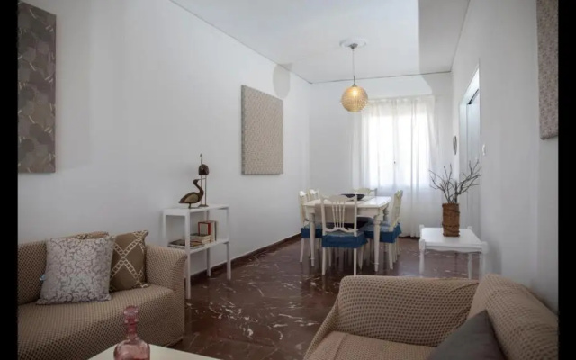 "aretis Apartment"- At The Foothills Of The Castle