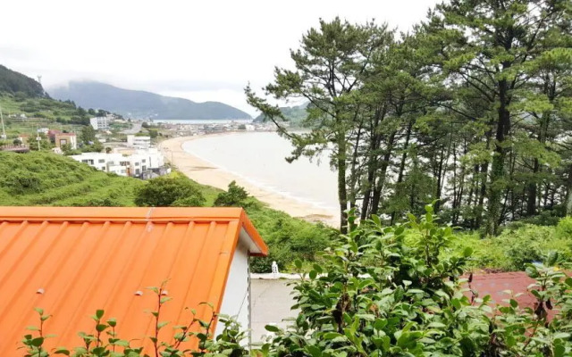 Geojae Oedo House Pension