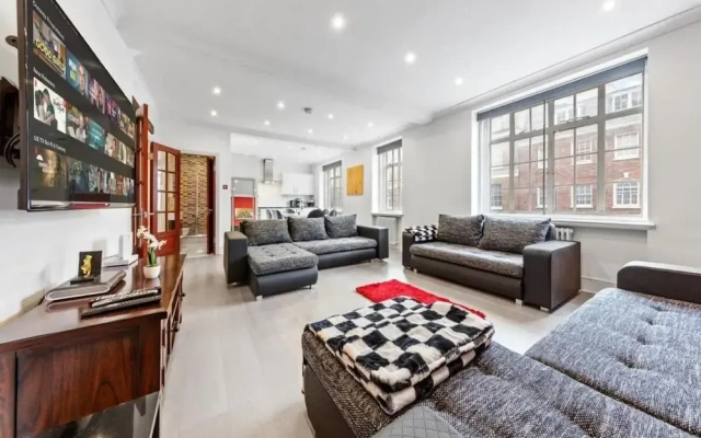 London Chic Apartment - City Center Gem