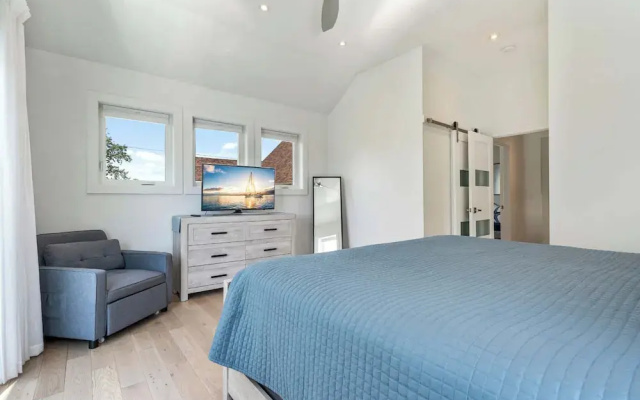 Latitude Adjustment Walk to Beach & Dining!