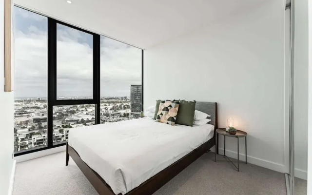2-bed With Harbour Views & Outstanding Amenities