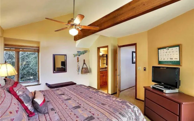 Hideaway Cabin House