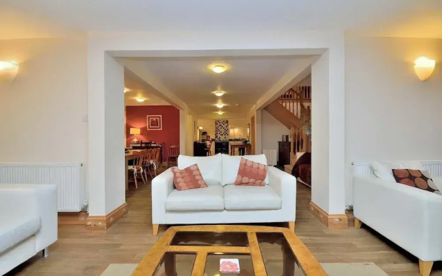 Betws Y Coed Holiday Home by Guestz