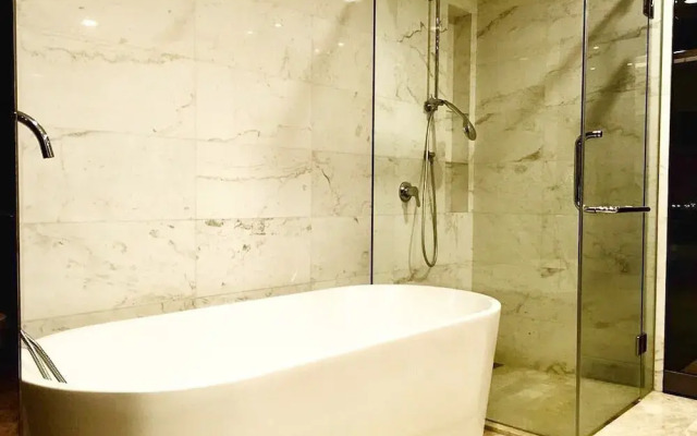 The Platinum Suites 17