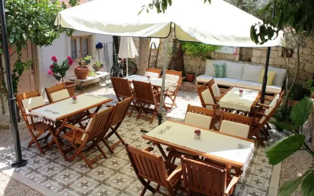 Lilyum Alaçatı Taş Ev