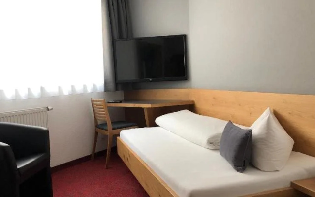 Collina Hotel  More