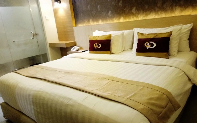 Grand Parama Hotel