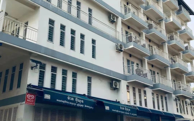 Full Moon Hotel And Apartment