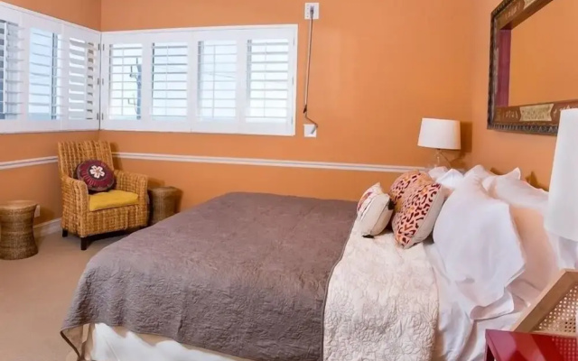 Donax 3 Bedroom Condo by RedAwning