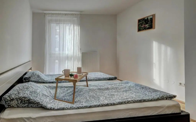Carin Deluxe I