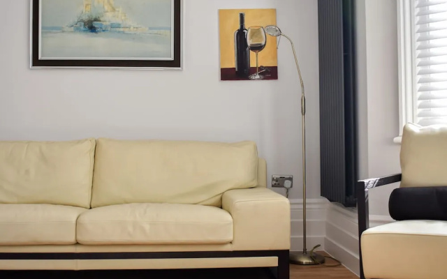 Modern and Stylish 2 Bedroom Flat in Central Hove