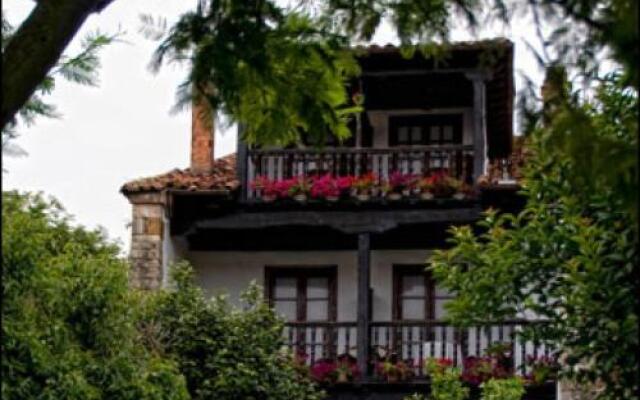 Отель Posada Ansorena вид на фасад