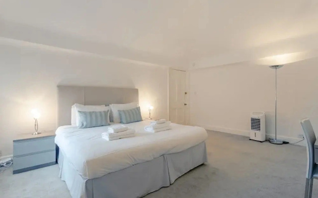 Large & Bright 1 Bed Flat In Piccadilly Circus