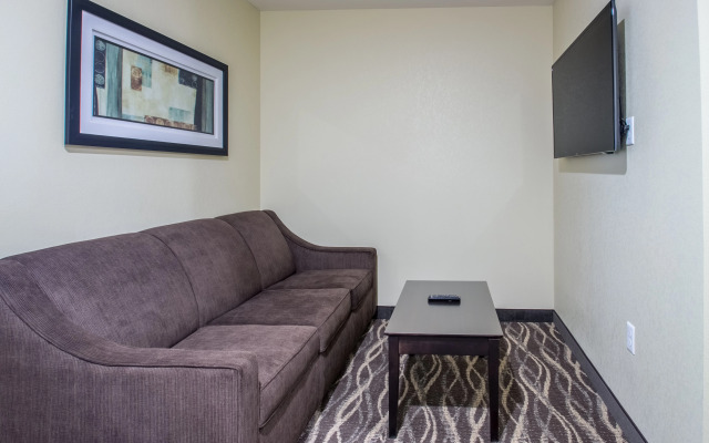 Creekstone Inn & Suites