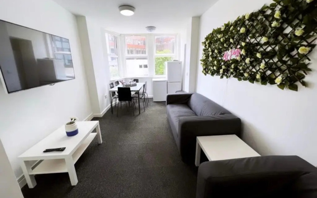 Bournemouth Town Centre 6 Double Bed Apartment