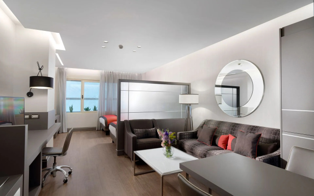Holiday Suites