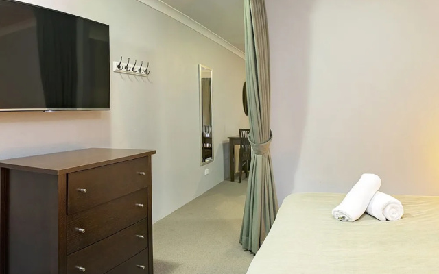 Horizons 418 - Lake Jindabyne Waterfront