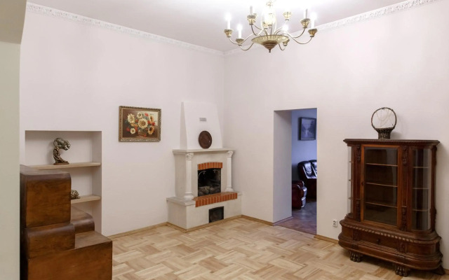 Grand Lviv Apartment I (1 of 3)