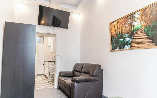 Modern Studio with Easy City Access
