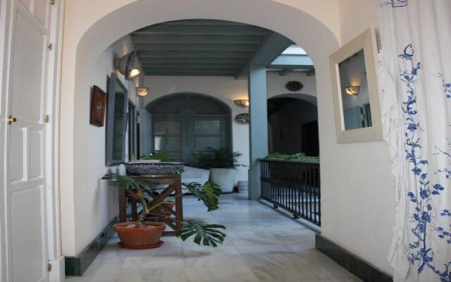 Отель Logis La Fonda Barranco Испания, Херес-де-ла-Фронтера - отзывы, цены и фото номеров - забронировать отель Logis La Fonda Barranco онлайн вид на фасад