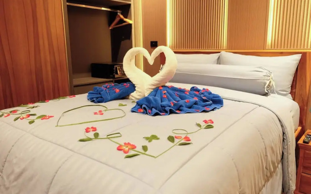 Private Jacuzzi Pool Suite Near Walking Street