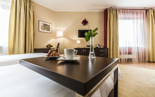 Hotel Victor Pruszkow By Desilva