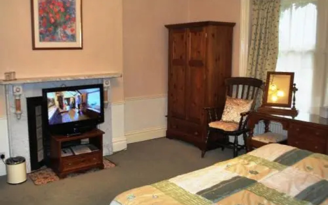The Carlton Lodge
