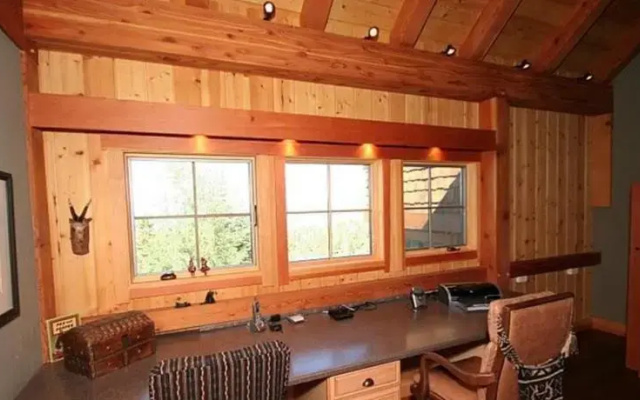 RedAwning Glacier Lodge