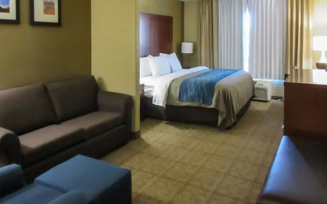 Country Inn & Suites