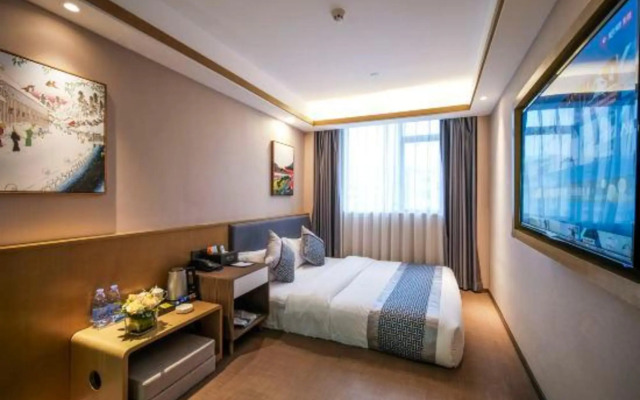 Huiyue Hotel (Guangzhou Baiyun Station Julong Subway Station Branch)