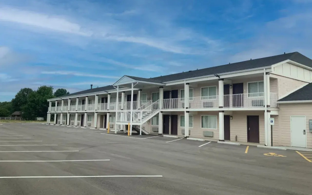 Days Inn by Wyndham Troy IL