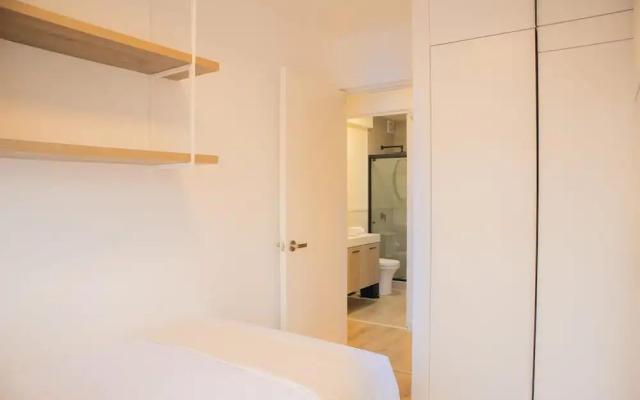 w Inviting 3BR w Balcony in Hip Miraflores
