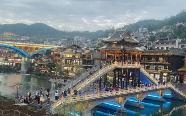 Yunshuiyao Serene Courtyard Homestay (Fenghuang Ancient Town)