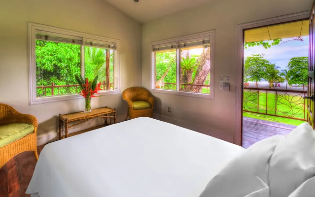 Iguana Lodge Beach Resort