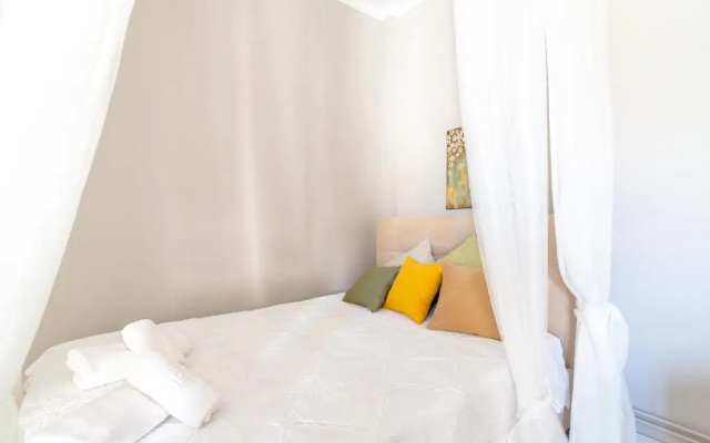Life on Canvas Central Family Apartment