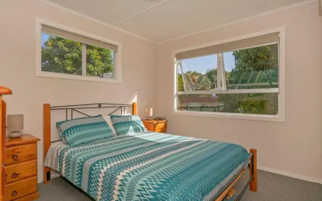 Hosts on the Coast Whiti Delight