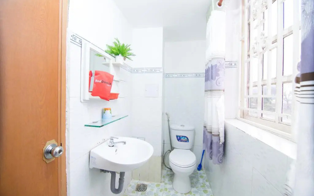 RedDoorz near Tan Son Nhat Airport 3