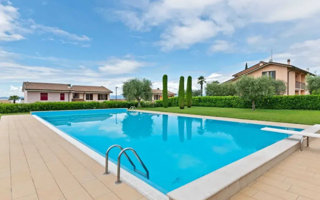 Apartment in Lazise With Lake View & Pool
