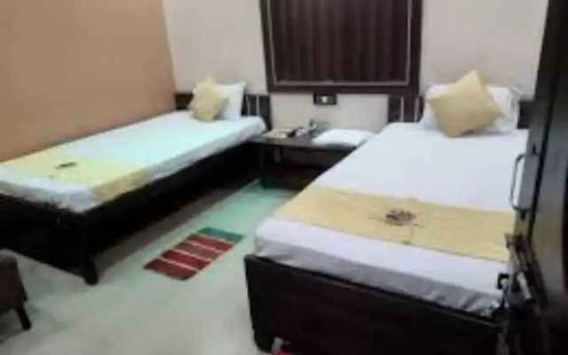 Hotel Shakuntla Palace 400 mts to Vishnupad Temple