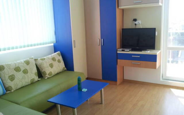 Отель Apostolovi Apartments Болгария, Поморие - отзывы, цены и фото номеров - забронировать отель Apostolovi Apartments онлайн комната для гостей