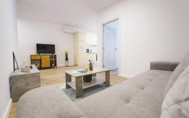 Lovely Home at West Residence