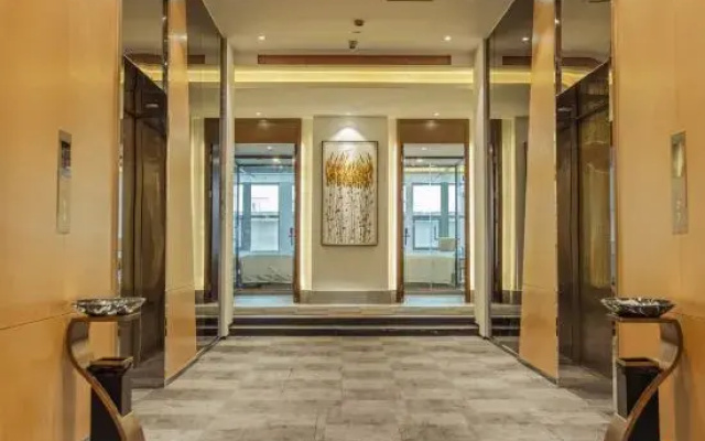 Moshe Hotel (Zhengzhou East Railway Station Mixc Store)