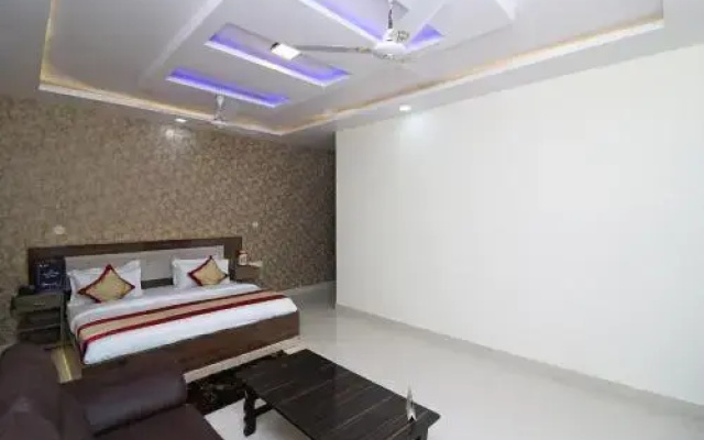 Oyo 15085 Rudra Inn
