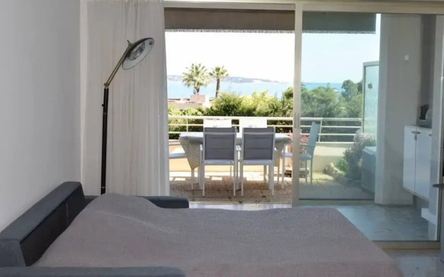 Apartment in Golfe Juan With Sea View