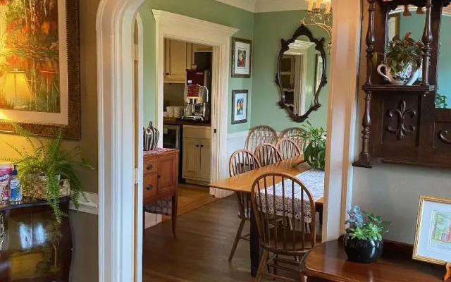 Williamsburg Manor B&B