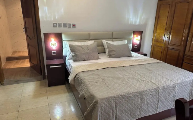 D Barfi Executive Lodge