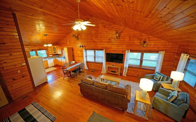 Lazy Bear Lodge ~ Mountain Views ~ Pool Table